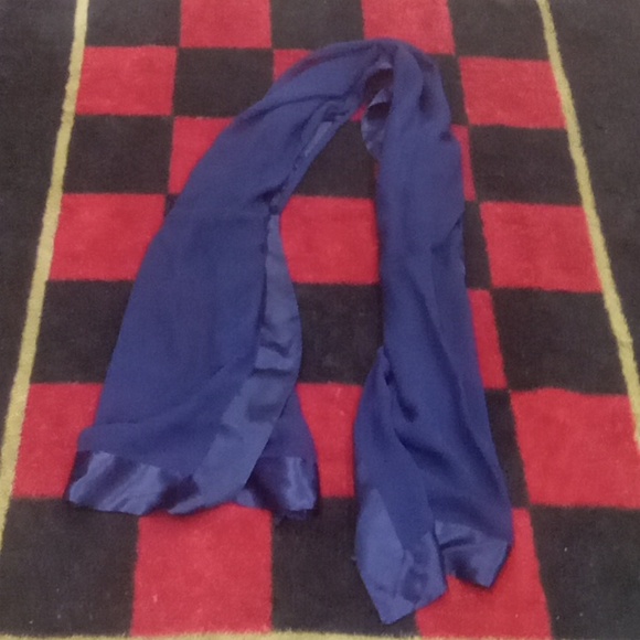 100% silk dress scarf/shawl - Picture 2 of 4